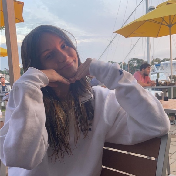 Meet your Posher, Alyssa - Picture 1 of 10